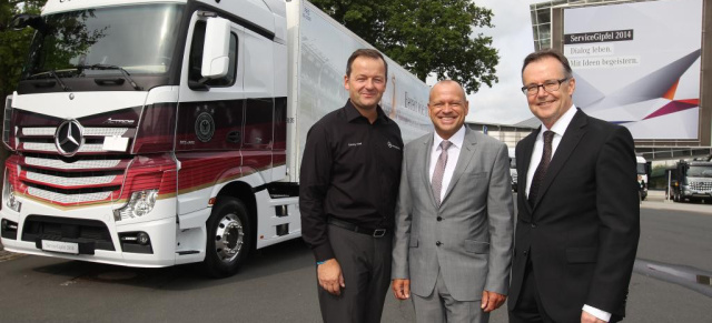 Gipfeltreffen: Mercedes-Benz ServiceGipfel 2014 - Größte Herstellermesse zum Service in Deutschland mit 8.000 Teilnehmern : Dreitägiger ServiceGipfel in Hannover zeigte unter dem Motto Dialog leben. Mit Ideen begeistern zukunftsweisende Strategien für die Marken Mercedes-Benz, smart und Fuso