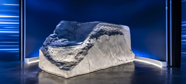 Ausdrucksstarke Skulptur gibt ersten Ausblick auf Sprinter der Zukunft: Mercedes-Benz Vans präsentiert  „THE BOuLDER“