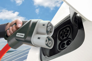 Teurer Ladestrom für E-Autos: Studie:  Strom laden ist oft teurer als Benzin tanken