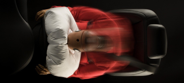 Innovationen von Mercedes-Benz: Vor 30 Jahren ging der Airbag in Serie: Der  Lebensretter feiert im Oktober Geburtstag