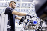Wie ein neuer Mercedes-Benz CLA entsteht: Untertürkheim produziert elektrische Antriebskomponenten
