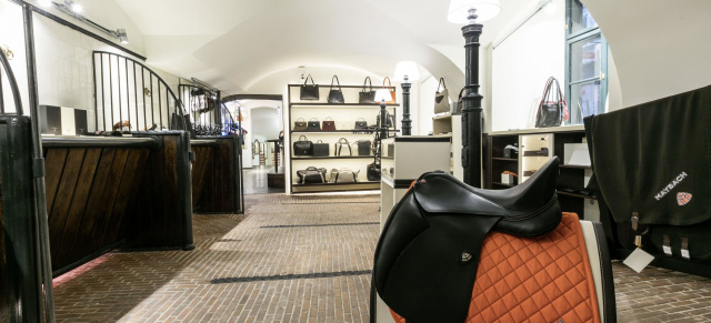 Maybach kommt ganz groß in Mode: Erster MAYBACH Flagship-Store in Österreich eröffnet