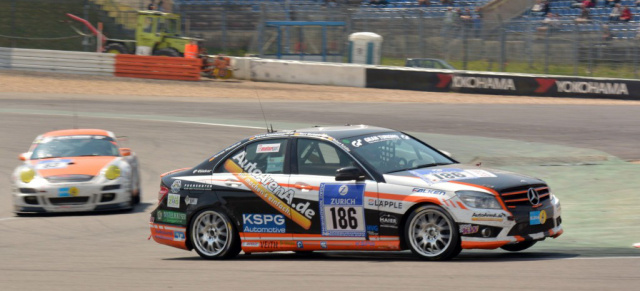 Mercedes C230 wird Zweiter beim 6. VLN-Lauf: 37. RCM DMV Grenzlandrennen am 2. August 2014: Mercedes-Assenheimer-Team startet
mit Top-Ergebnis in die zweite Saisonhälfte der VLN Langstreckenmeisterschaft.